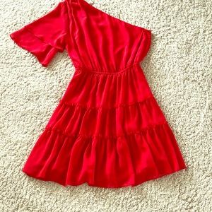 Adorable one shoulder dress. Perfect for summer